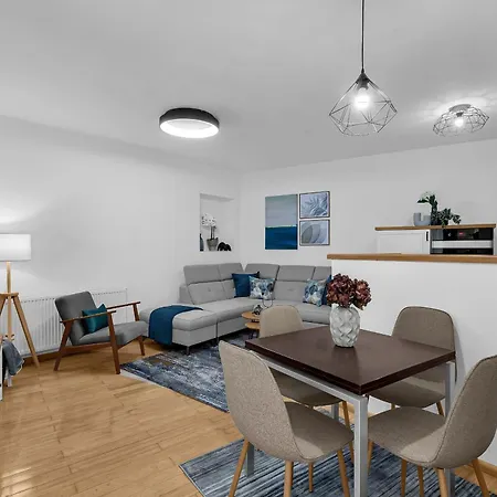 Hidden Garden , Stylish In Old Town Apartman