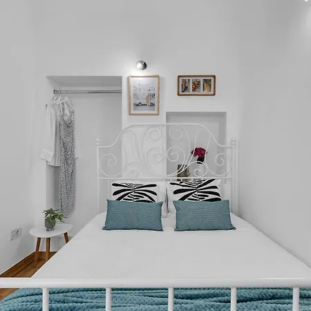 Hidden Garden , Stylish In Old Town Apartman