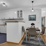 Апартаменты Hidden Garden , Stylish In Old Town