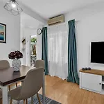 Апартаменты Hidden Garden , Stylish In Old Town Макарска