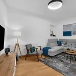 Hidden Garden , Stylish In Old Town Апартаменты *