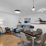 Hidden Garden , Stylish In Old Town Апартаменты