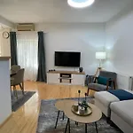 Апартаменты Hidden Garden , Stylish In Old Town