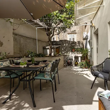 Hidden Garden , Stylish In Old Town Lejlighed Makarska