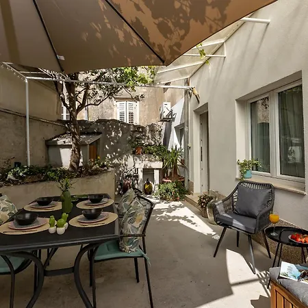 Hidden Garden , Stylish In Old Town *