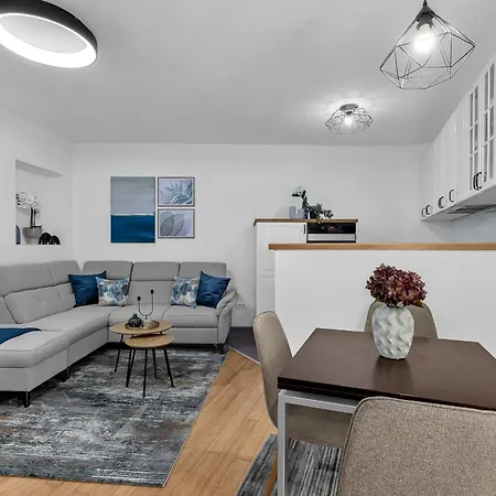 Hidden Garden , Stylish In Old Town Apartament Makarska