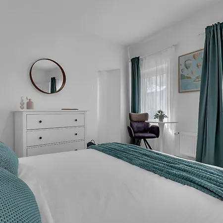 Hidden Garden , Stylish In Old Town Apartman Makarska