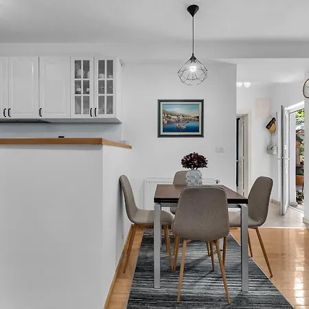 Apartman Hidden Garden , Stylish In Old Town