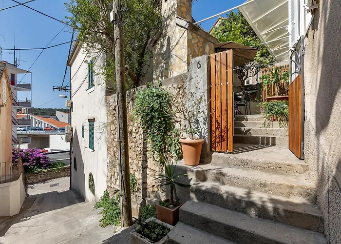 Апартаменти Hidden Garden , Stylish In Old Town