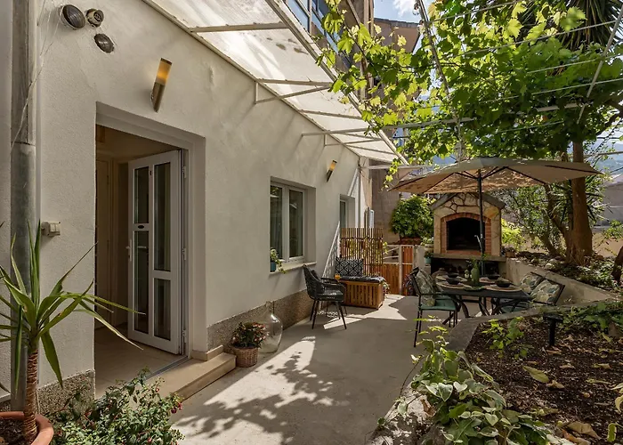 Hidden Garden , Stylish In Old Town Макарська