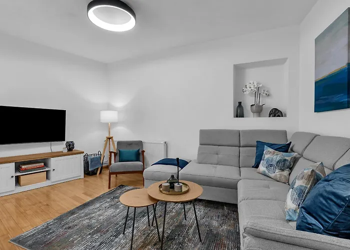 Hidden Garden , Stylish In Old Town