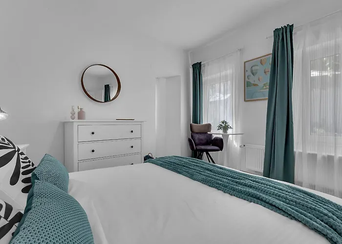 Hidden Garden , Stylish In Old Town Apartman Makarska