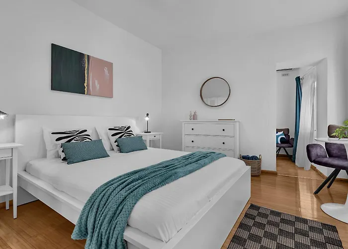 Hidden Garden , Stylish In Old Town