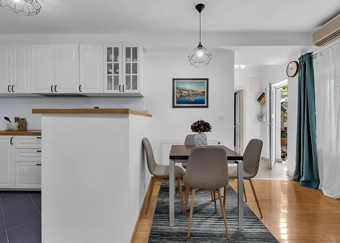 Apartman Hidden Garden , Stylish In Old Town