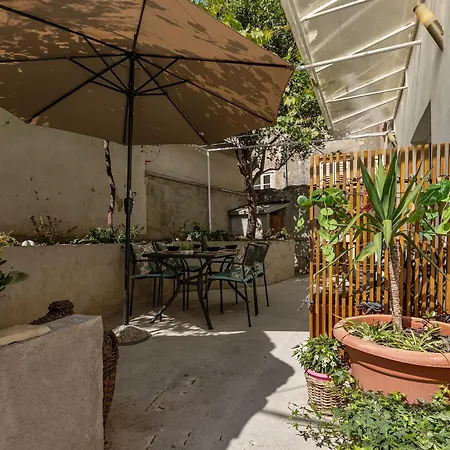 Hidden Garden , Stylish In Old Town