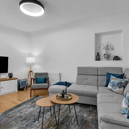 Hidden Garden , Stylish In Old Town