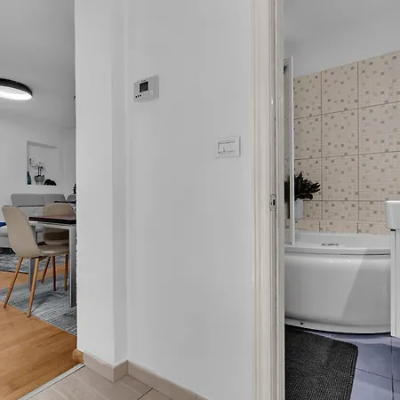 Hidden Garden , Stylish In Old Town