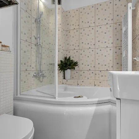 Hidden Garden , Stylish In Old Town Appartamento