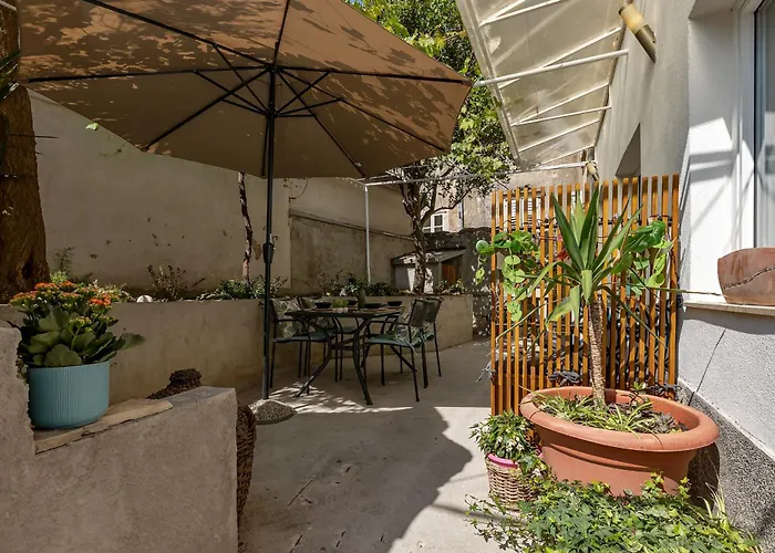 Hidden Garden , Stylish In Old Town